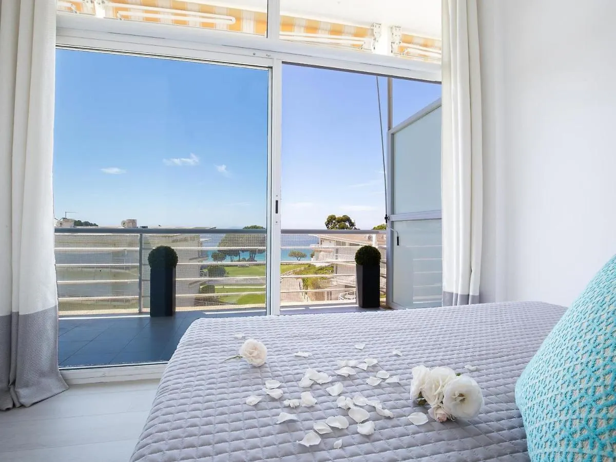 Magnifico Apartamento Renovado En Primera Linea De Playa Con Terraza, Piscina Y Parking, Roses - Es-228-109 0*,  Espagne