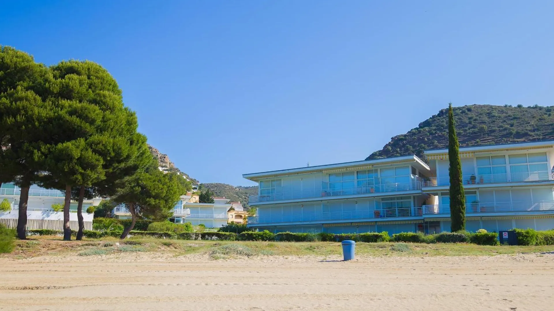 Magnifico Apartamento Renovado En Primera Linea De Playa Con Terraza, Piscina Y Parking, Roses - Es-228-109 Espagne